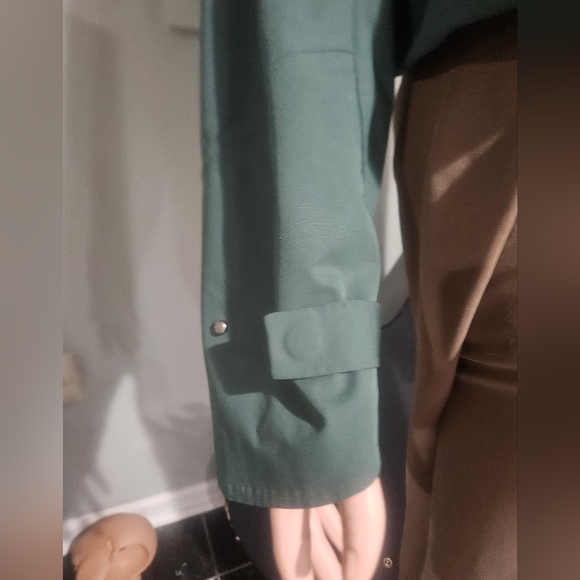 FABLETICS Cropped Hooded Jacket – Green | Lightweight Performance Layer. Small - Picture 15 of 16